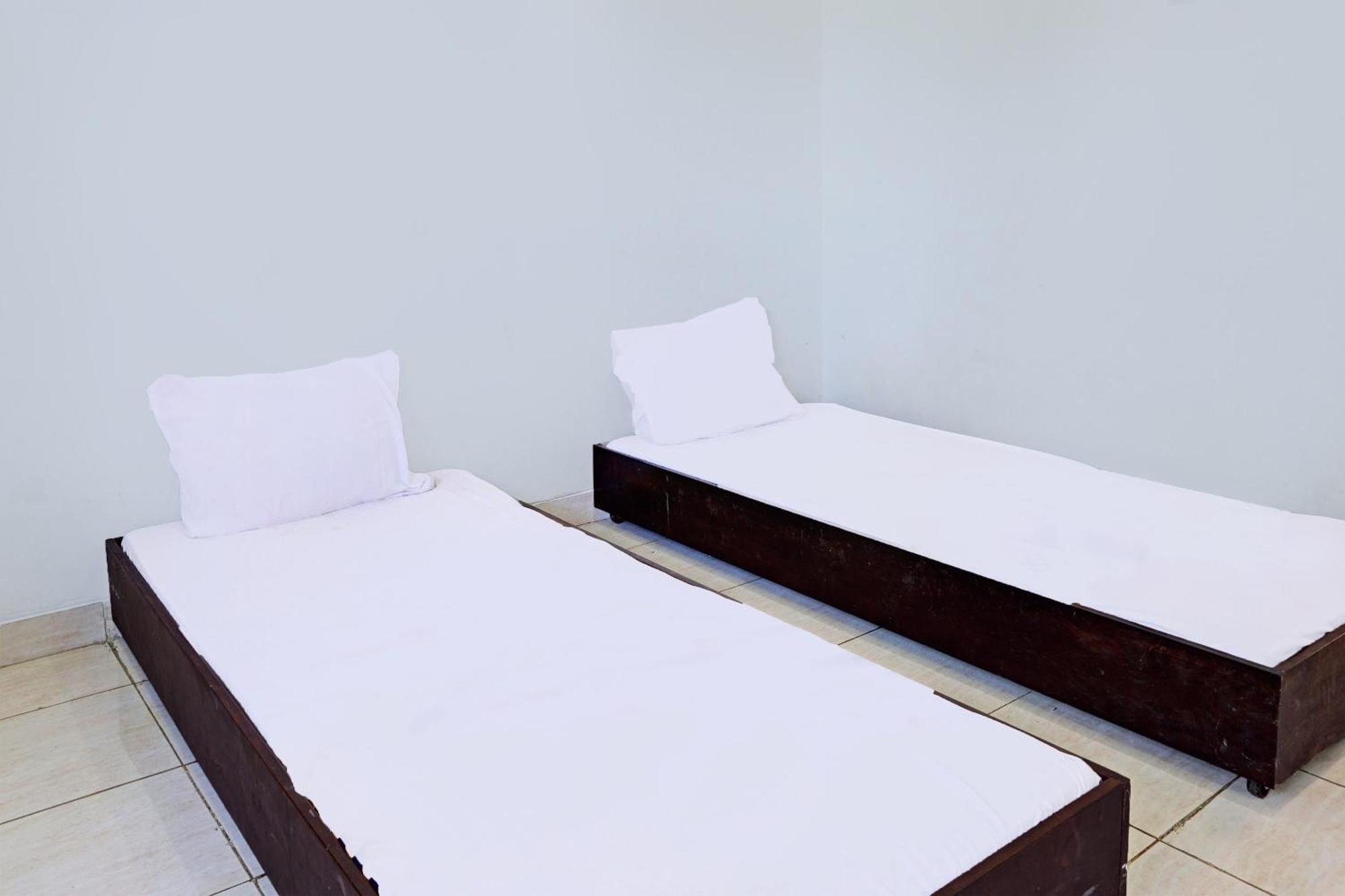 Spot On 92374 Penginapan Rusunawa Μαλάνγκ Εξωτερικό φωτογραφία