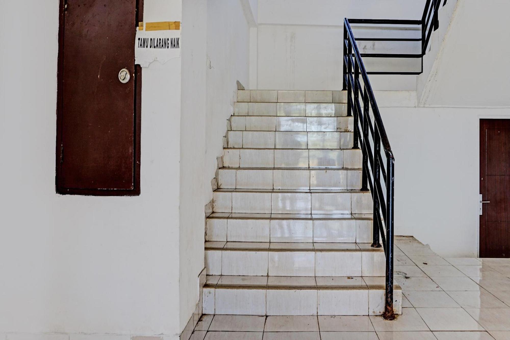 Spot On 92374 Penginapan Rusunawa Μαλάνγκ Εξωτερικό φωτογραφία
